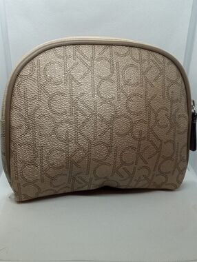 CLAVIN KLEIN MAKE UP CASE